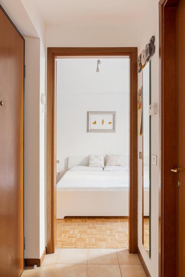 Comfy Apartment In Corso Como Милано Екстериор снимка