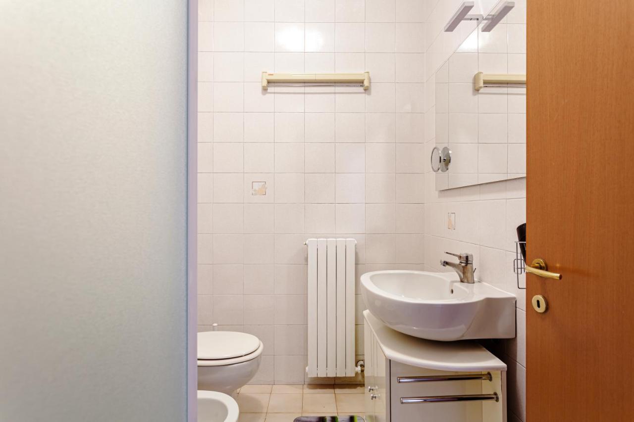 Comfy Apartment In Corso Como Милано Екстериор снимка